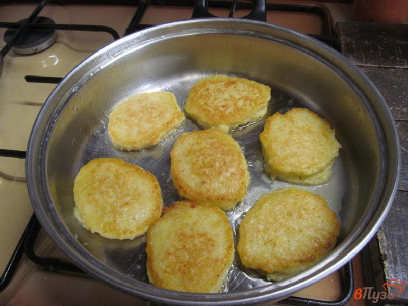 Фото приготовление рецепта: Картофельные блины шаг №7