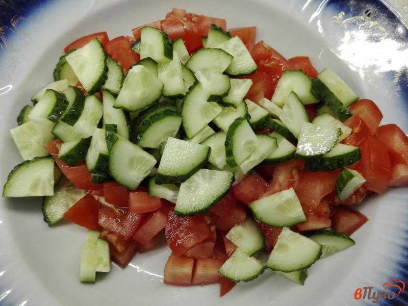 Фото приготовление рецепта: Овощной салат с сыром моцарелла шаг №2