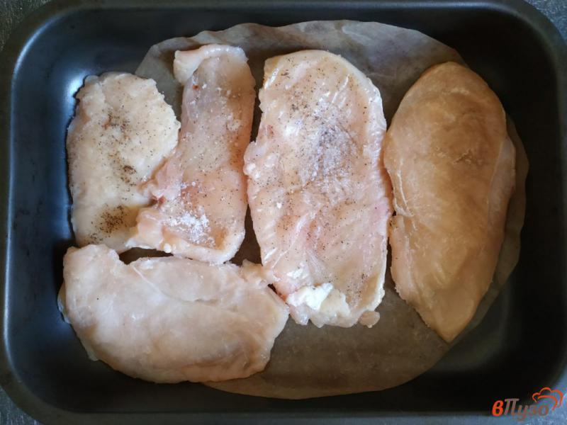 Фото приготовление рецепта: Куриное филе под шубой шаг №1