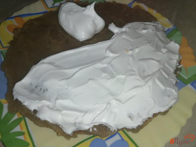 Фото приготовление рецепта: Пирог с яблочным пюре и кремом из взбитых сливок шаг №14