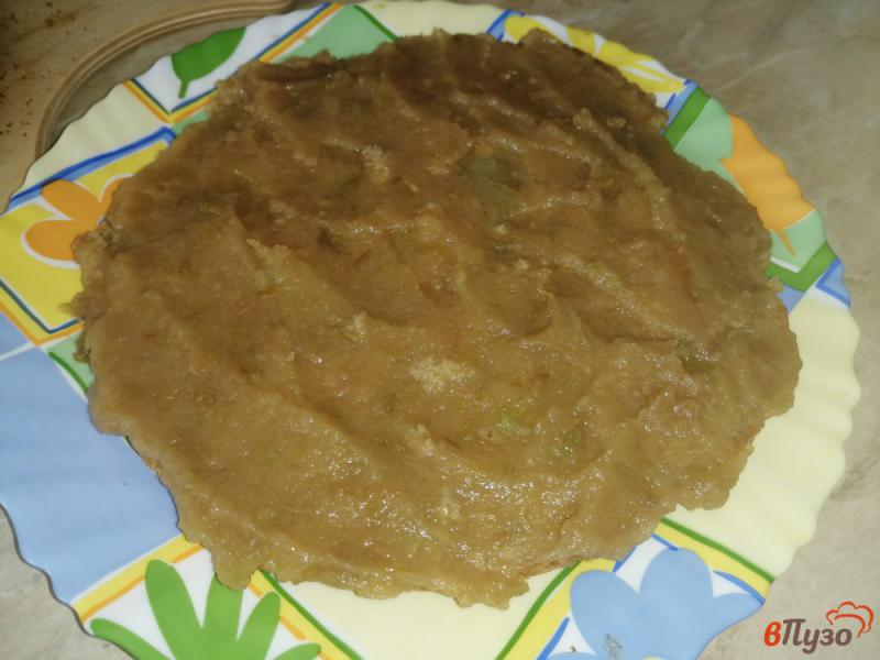 Фото приготовление рецепта: Пирог с яблочным пюре и кремом из взбитых сливок шаг №13