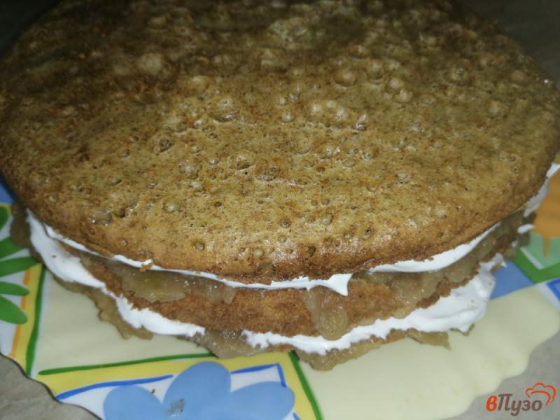 Фото приготовление рецепта: Пирог с яблочным пюре и кремом из взбитых сливок шаг №15