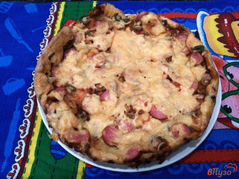 Фото приготовление рецепта: Открытый майонезно-яичный пирог с сосисками и сыром шаг №10