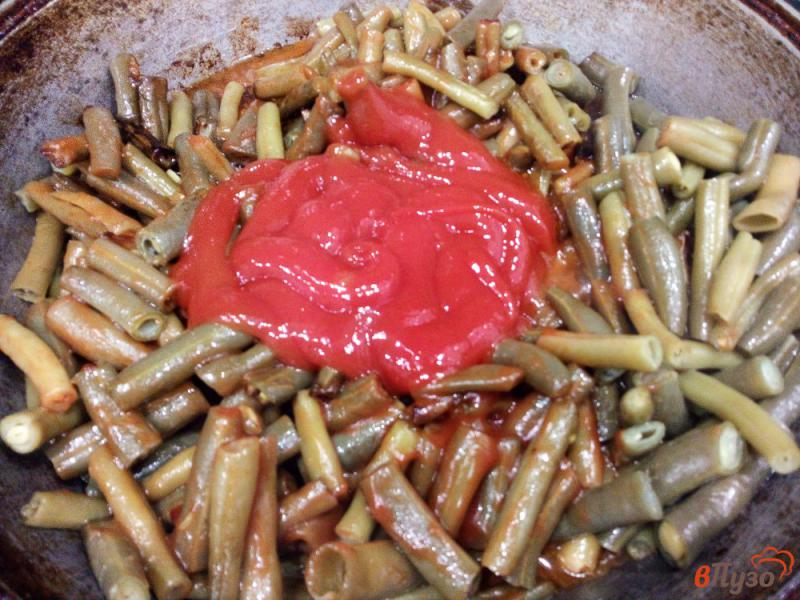 Фото приготовление рецепта: Стручковая фасоль с кетчупом на сковороде шаг №2