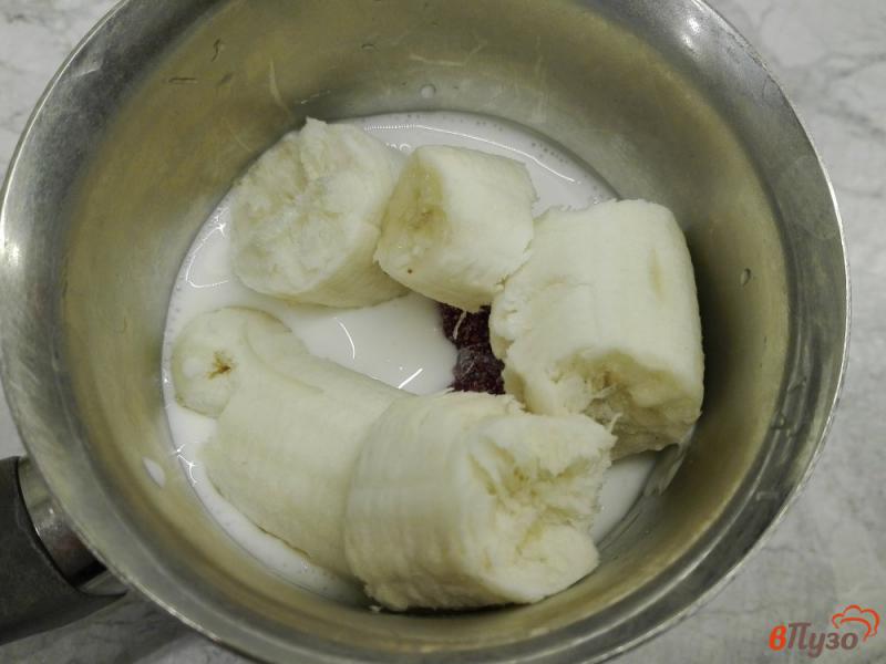 Фото приготовление рецепта: Бананово-клубничное мороженое шаг №2