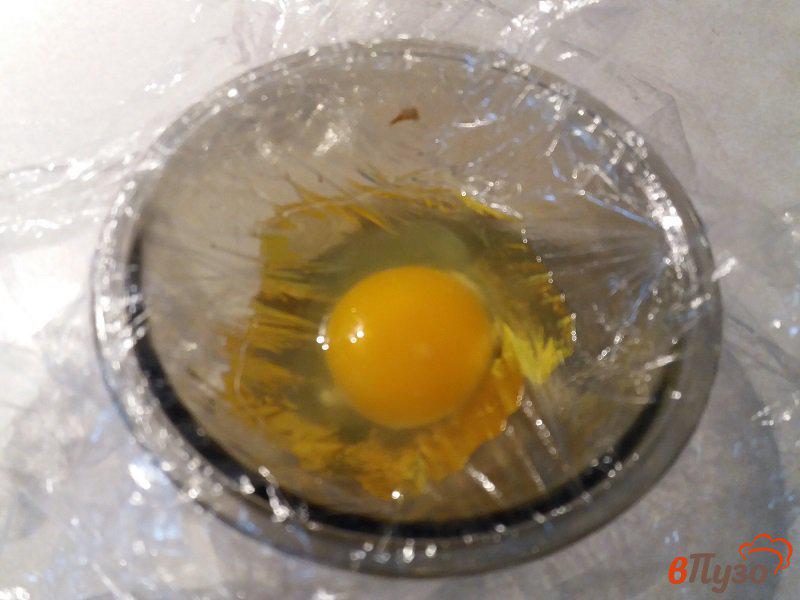 Фото приготовление рецепта: Гренки со слабосоленой форелью и яйцом пашот шаг №1