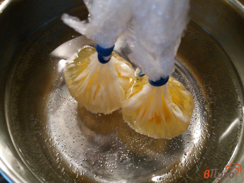 Фото приготовление рецепта: Гренки со слабосоленой форелью и яйцом пашот шаг №2