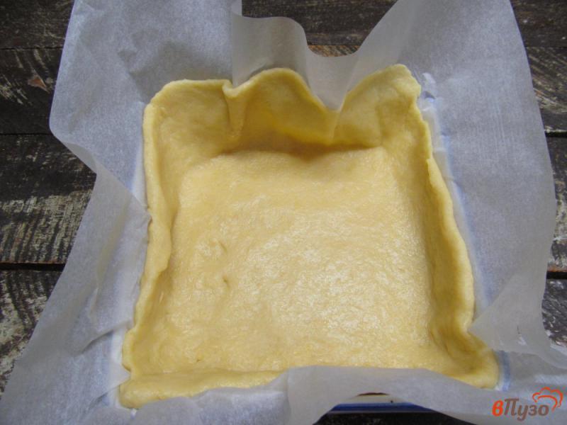 Фото приготовление рецепта: Тертый пирог с творогом и вишней шаг №7