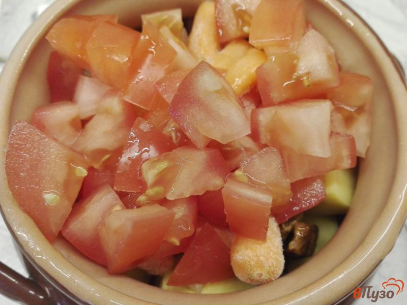 Фото приготовление рецепта: Жаркое из свинины с овощами и белыми грибами шаг №6