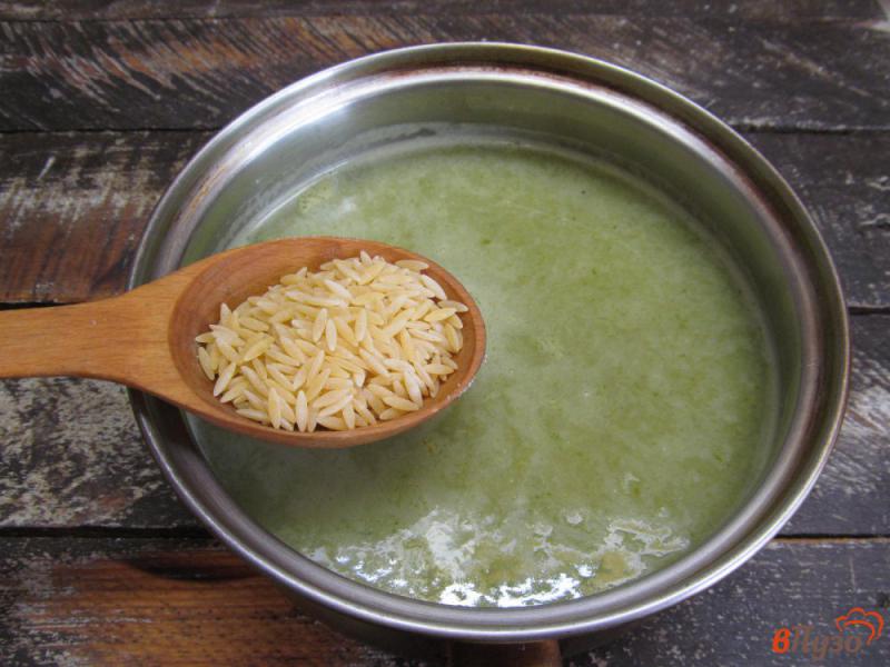 Фото приготовление рецепта: Суп из цветной капусты с пастой орзо шаг №5