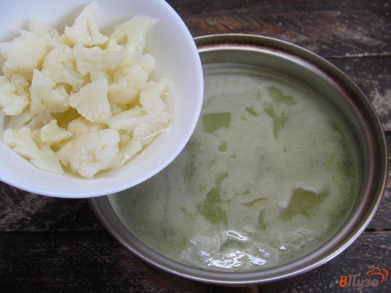 Фото приготовление рецепта: Суп из цветной капусты с пастой орзо шаг №7