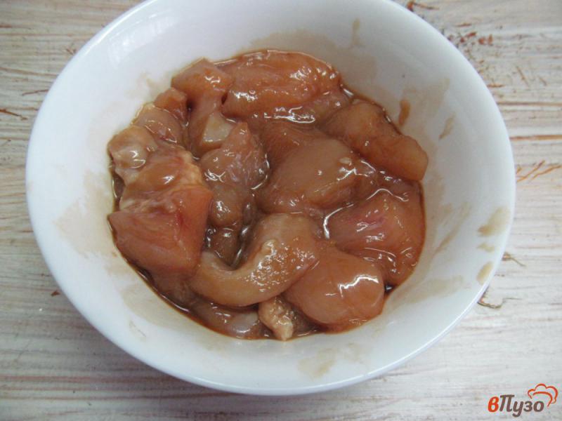 Фото приготовление рецепта: Тушеное куриное филе с ветчиной в сливочном соусе шаг №1
