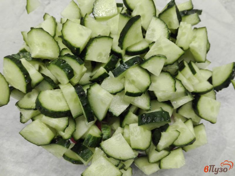 Фото приготовление рецепта: Овощной салат с редисом шаг №2