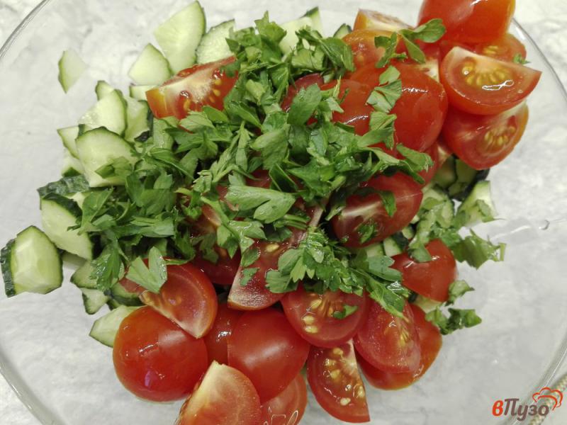 Фото приготовление рецепта: Овощной салат с редисом шаг №4