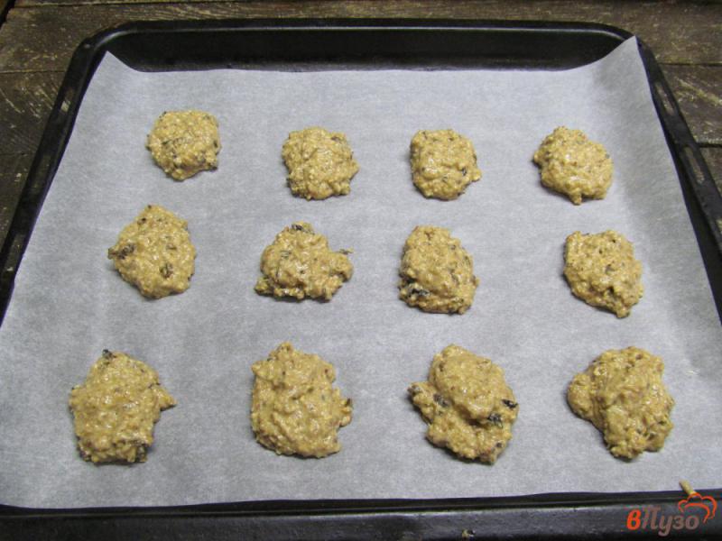Фото приготовление рецепта: Печенье на кефире с овсяными хлопьями и черносливом шаг №7
