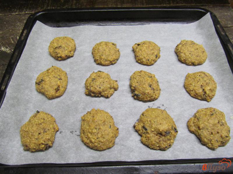 Фото приготовление рецепта: Печенье на кефире с овсяными хлопьями и черносливом шаг №8