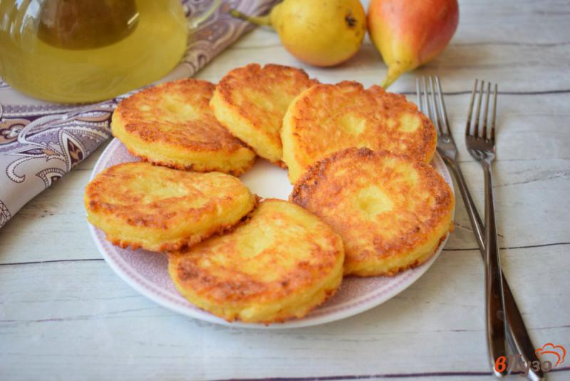 Фото приготовление рецепта: Вкусные сырники для завтрака шаг №7