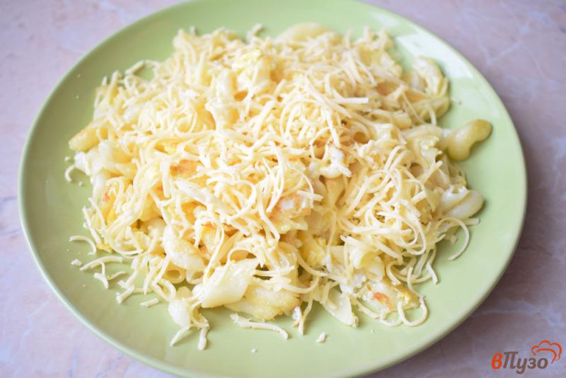 Фото приготовление рецепта: Макароны с сыром и яйцом шаг №5