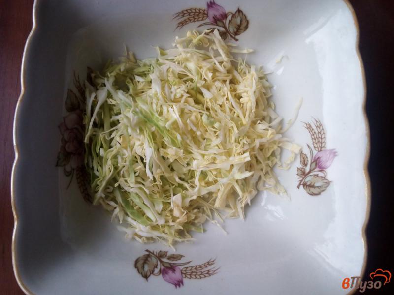 Фото приготовление рецепта: Салат из капусты, огурца и кукурузы шаг №1