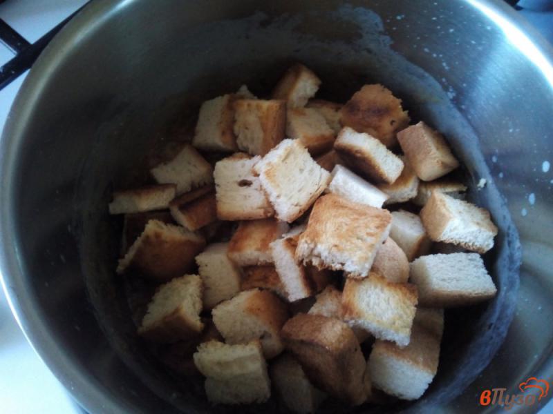 Фото приготовление рецепта: Хлебные гренки в карамели шаг №5