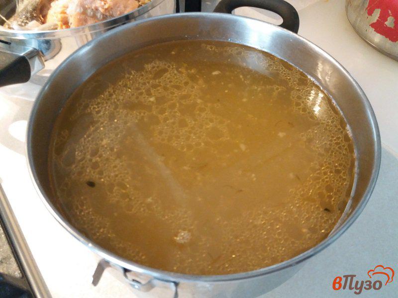 Фото приготовление рецепта: Сливочный суп из форели шаг №7
