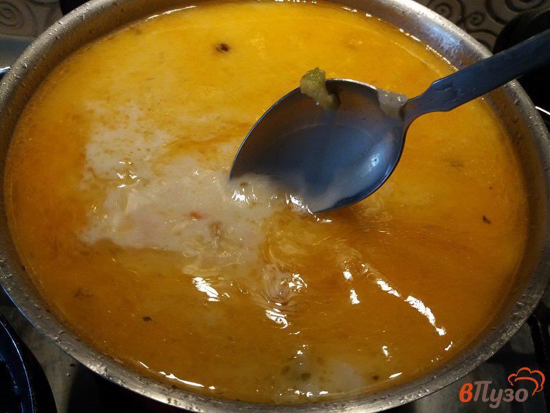 Фото приготовление рецепта: Сливочный суп из форели шаг №12