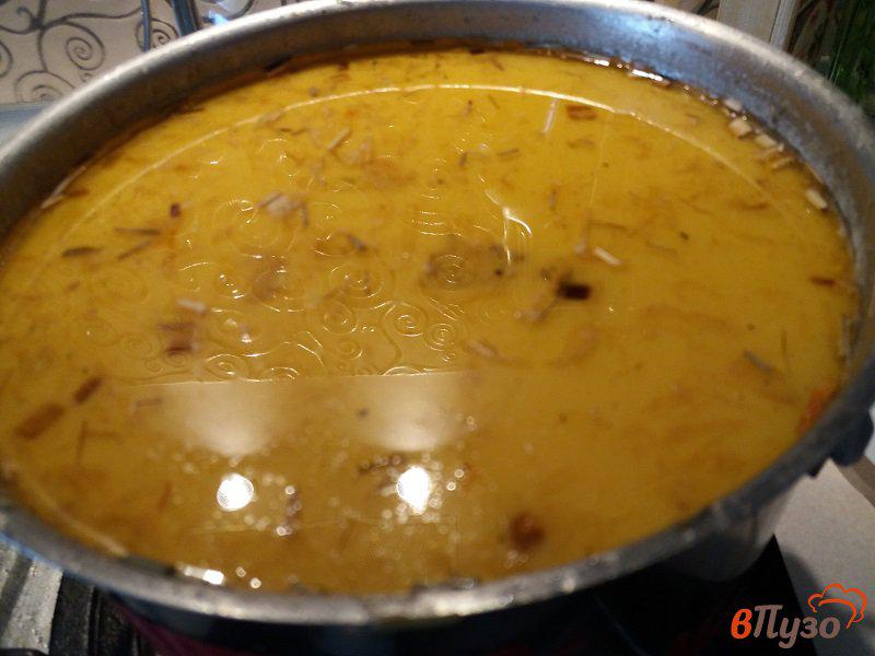 Фото приготовление рецепта: Сливочный суп из форели шаг №14
