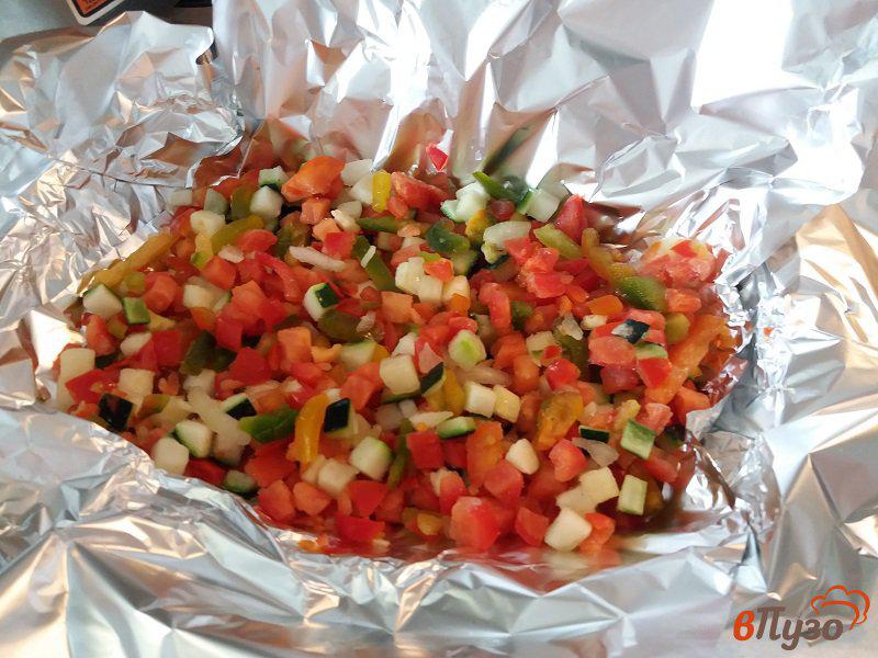 Фото приготовление рецепта: Стейк из форели, запеченный с овощами шаг №3