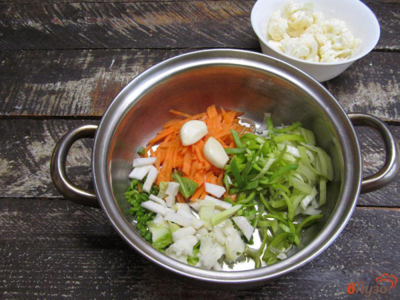 Фото приготовление рецепта: Овощной суп с копчеными колбасками шаг №1