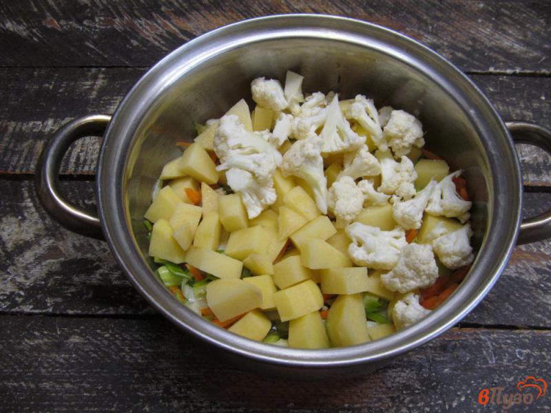 Фото приготовление рецепта: Овощной суп с копчеными колбасками шаг №2