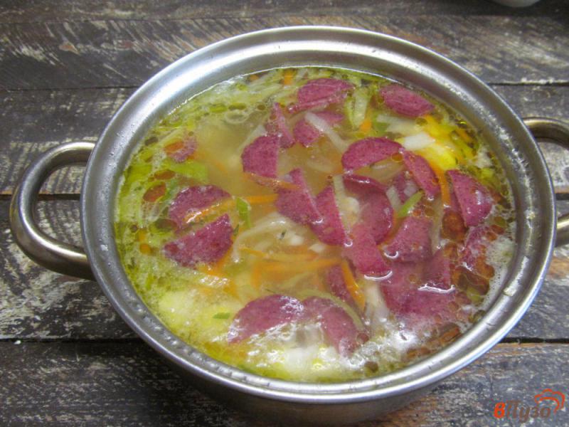Фото приготовление рецепта: Овощной суп с копчеными колбасками шаг №6