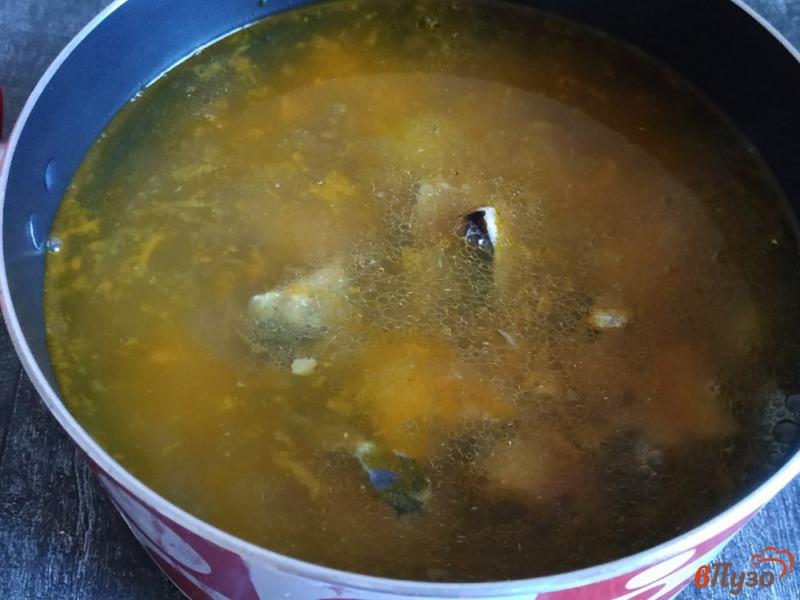 Фото приготовление рецепта: Рыбный суп из консервированной рыбы шаг №5