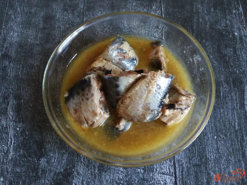 Фото приготовление рецепта: Рыбный суп из консервированной рыбы шаг №4