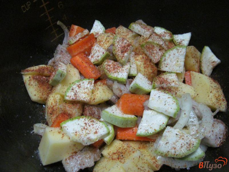 Фото приготовление рецепта: Свиная шея с овощами в мультиварке шаг №2