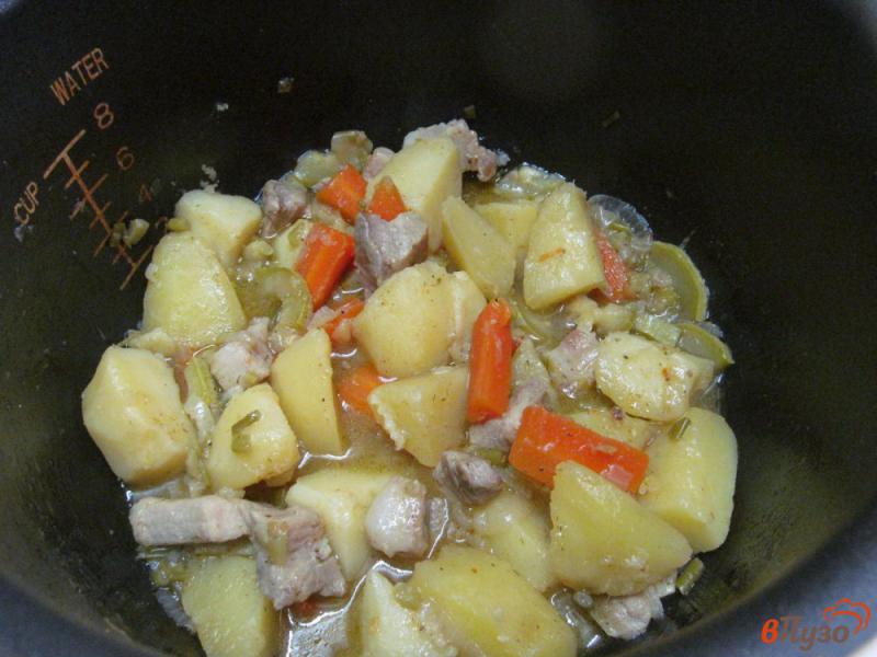 Фото приготовление рецепта: Свиная шея с овощами в мультиварке шаг №4