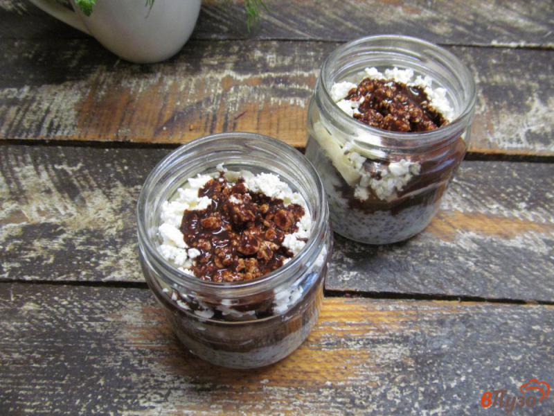 Фото приготовление рецепта: Шоколадный рисовый пудинг с семенами чиа и бананом шаг №8