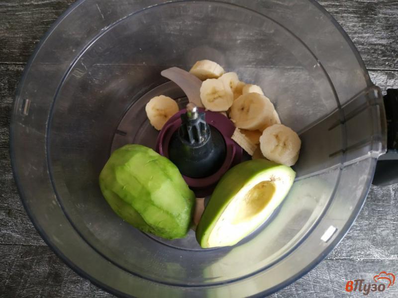 Фото приготовление рецепта: Оладьи из авокадо и банана шаг №1