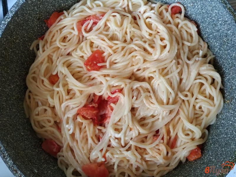 Фото приготовление рецепта: Спагетти с томатом и маскарпоне шаг №6