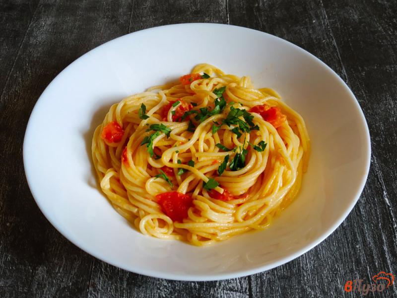 Фото приготовление рецепта: Спагетти с томатом и маскарпоне шаг №7