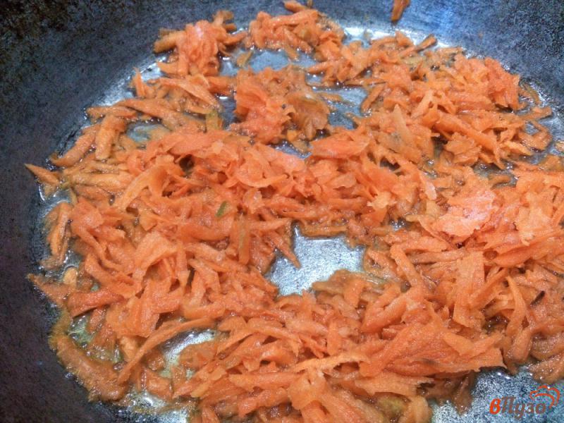Фото приготовление рецепта: Овощная подлива с сосисками и зеленым луком шаг №1