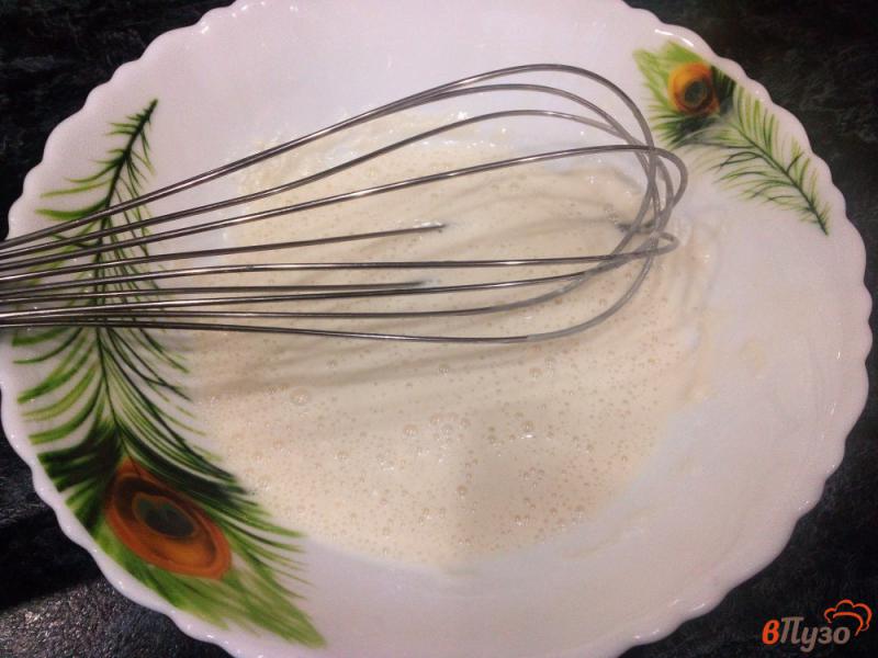 Фото приготовление рецепта: Овощная подлива с сосисками и зеленым луком шаг №7