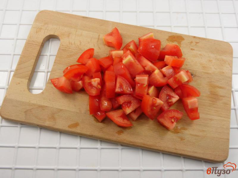 Фото приготовление рецепта: Салат из помидоров с адыгейским сыром и оливками шаг №1