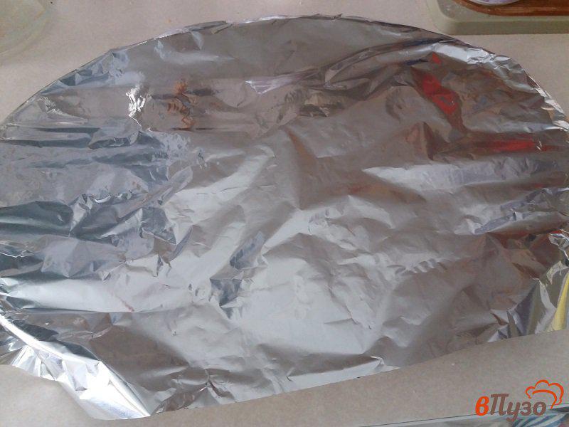 Фото приготовление рецепта: Запеченные куриные бёдрышки с картофелем шаг №8