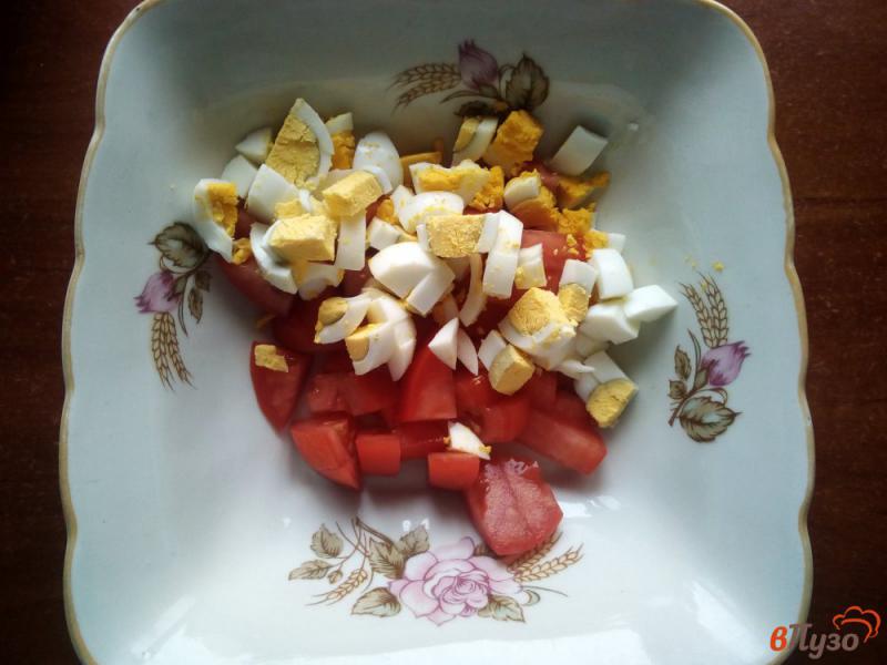 Фото приготовление рецепта: Салат из помидоров и кукурузы шаг №2