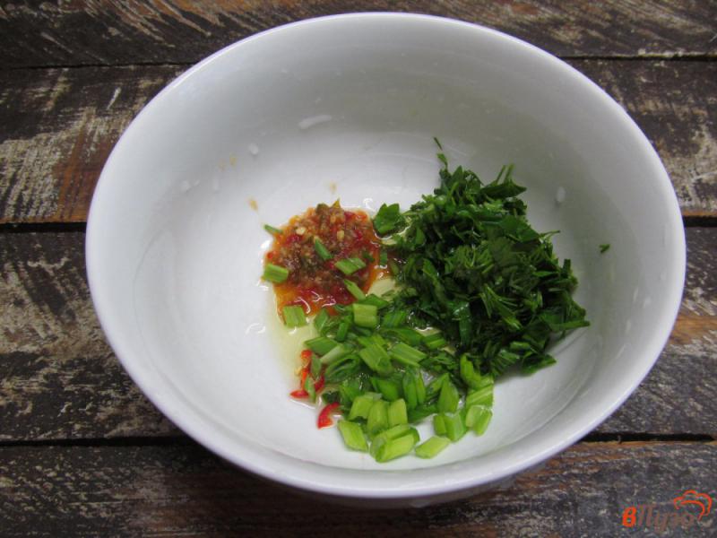 Фото приготовление рецепта: Салат из цветной капусты с редисом и огурцом шаг №4