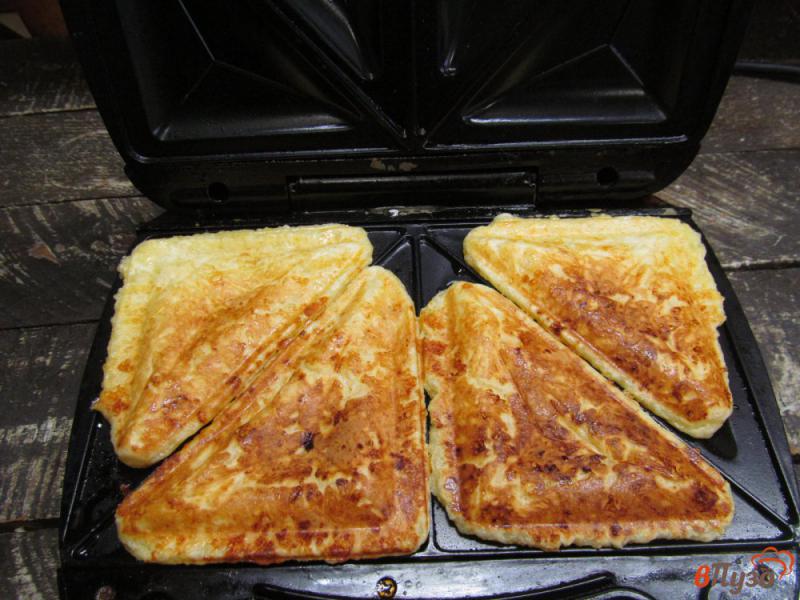 Фото приготовление рецепта: Сырники в бутерброднице шаг №5