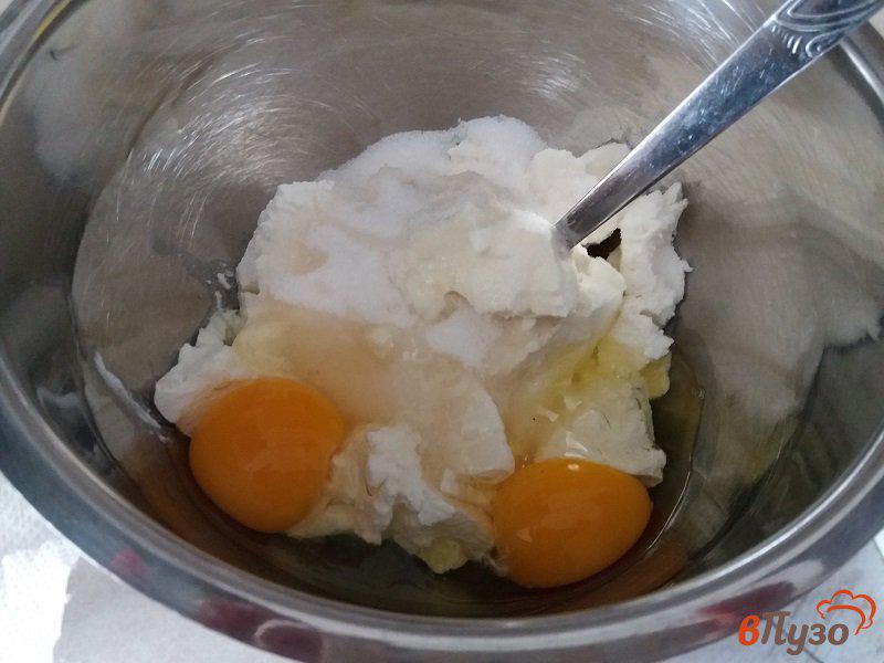 Фото приготовление рецепта: Творожные кексы с изюмом шаг №3