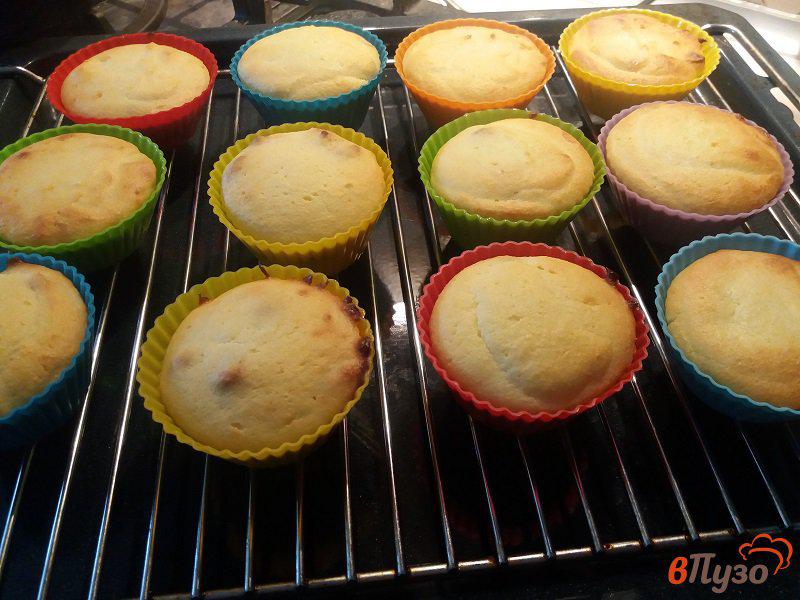 Фото приготовление рецепта: Творожные кексы с изюмом шаг №9