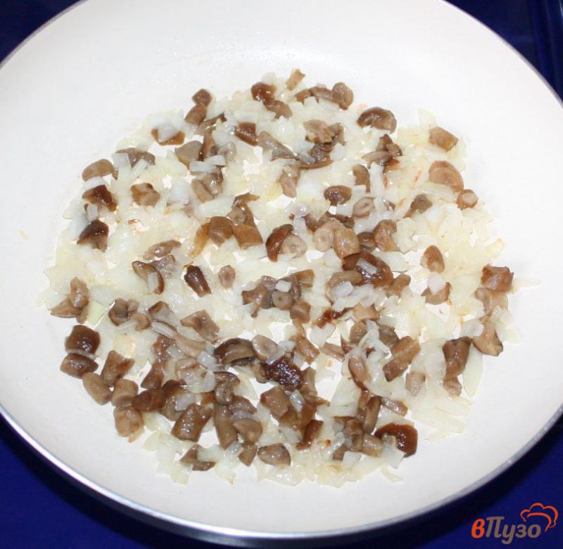 Фото приготовление рецепта: Горячая закуска «Лукошко с грибами» шаг №7