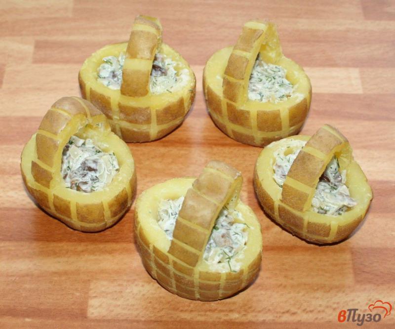Фото приготовление рецепта: Горячая закуска «Лукошко с грибами» шаг №9